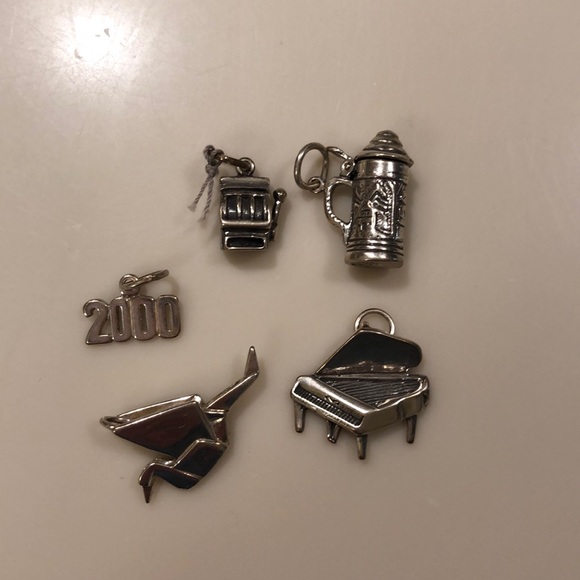 Lot of 10 sterling silver charms. - Picture 3 of 7